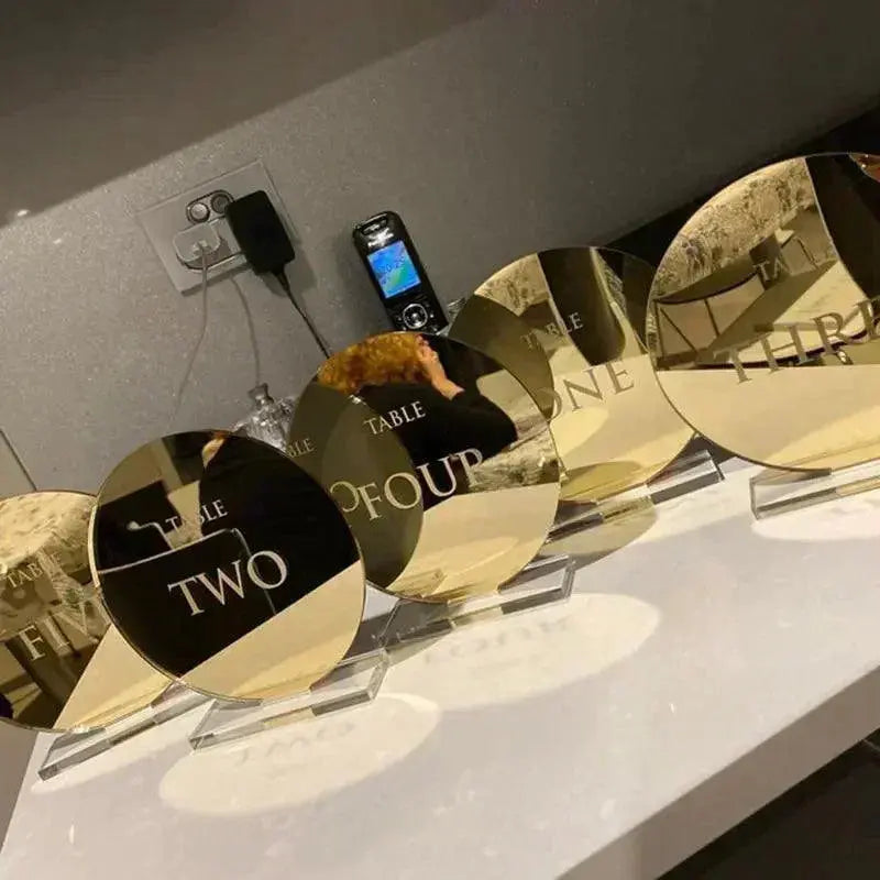 Round Mirror Table Numbers Personalized Acrylic Table Numbers Holder Gold Mirror Sign Engraved Round Acrylic Wedding Decor FYLZGO Signs